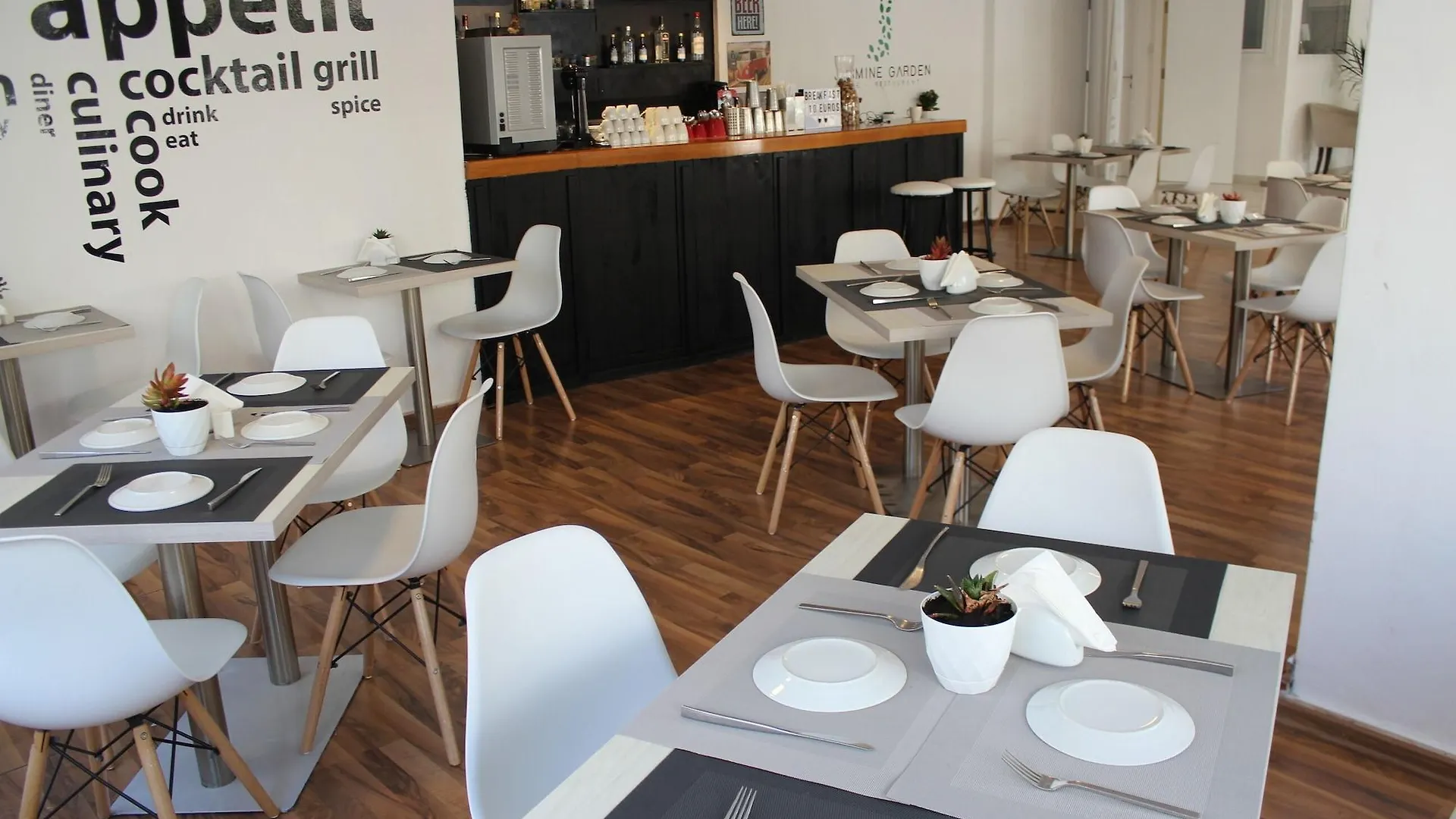 La Veranda Hotel Larnaca 3*,
